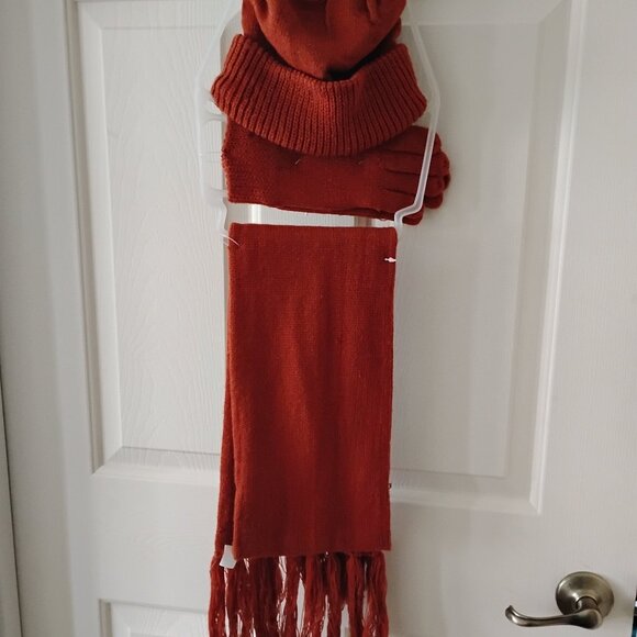 Winter Hat, glove and scarf set  (New) - Picture 1 of 2